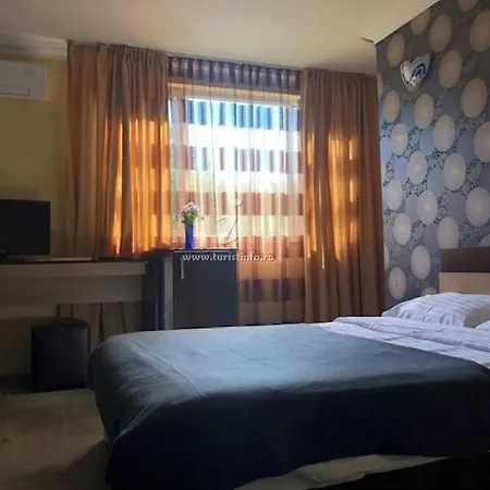 Vila Dona Cu Piscina 3*